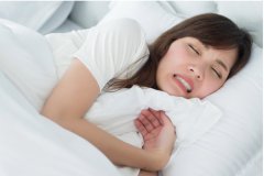 woman grinds her teeth in her sleep